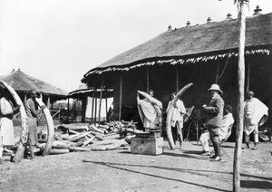 Ivoorpakhuizen in Addis Abeba, Ethiopië, ca. 1900